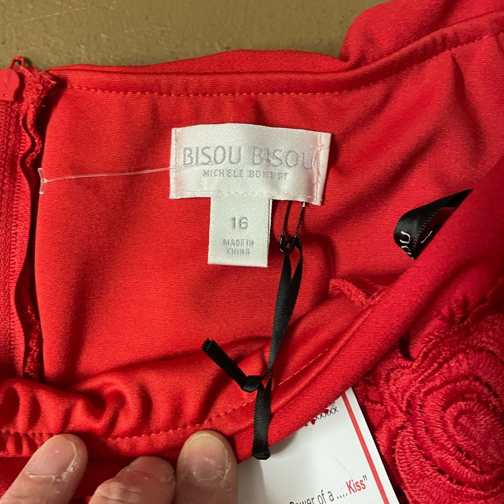NWT Bisou Bisou red off the shoulder dress has ruffle with embroidery size 16 - Picture 4 of 4